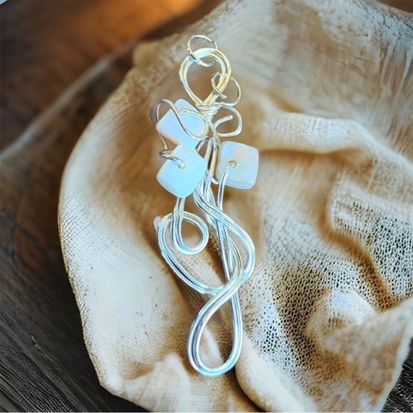 Natural Cut Seashell Stone Pendant - Picture 1 of 2